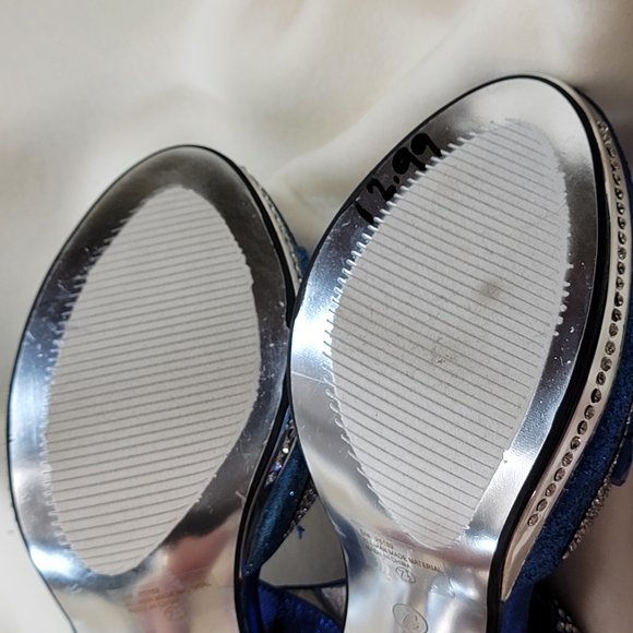 NWOT Elegant Blue and Silver Heels - Picture 11 of 11